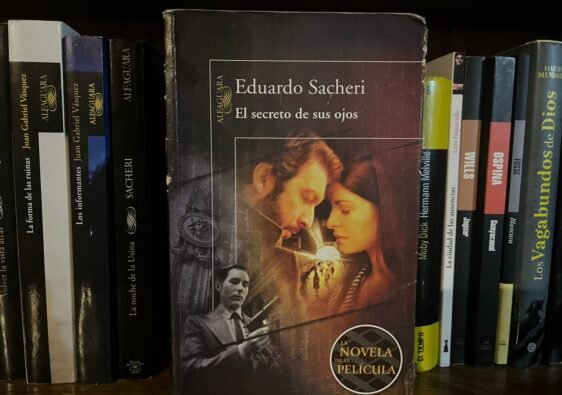 Portada del libro con los protagonistas de la película