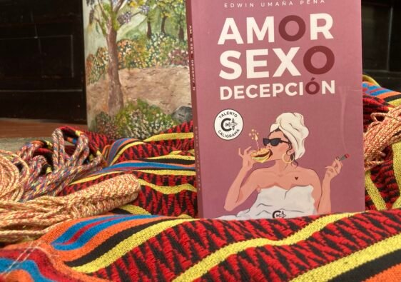 Portada del libro Amor Sexo Decepción de Edwin Umaña, sobre una hamaca
