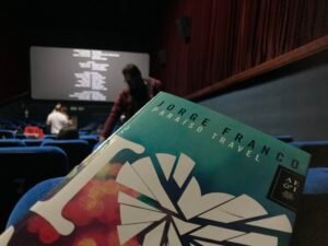 Libro de Paraíso Travel en la sala de cine
