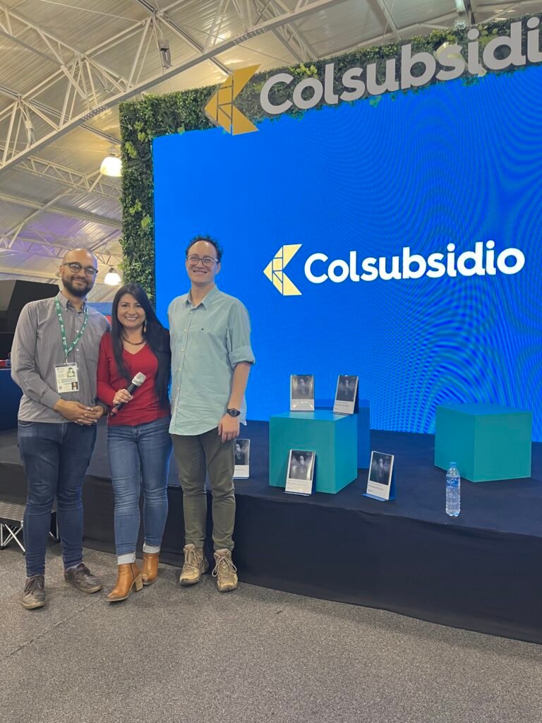 Fuimos Extrañas en el stand de Colsubsidio en la Feria Internacional del libro de Bogotá.