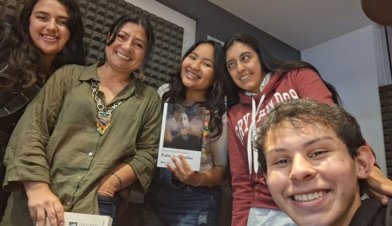 Estudiantes de Comunicación Social Periodismo Uniminuto Centro Educativo Soacha en el último programa de Tinta Rosa