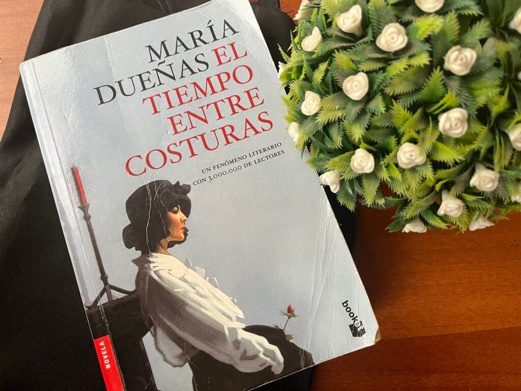 Carátula del libro El tiempo entre costuras de María Dueñas