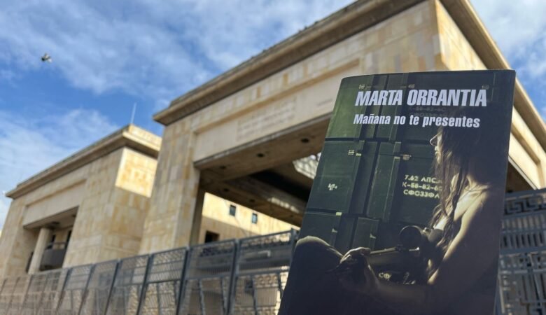 Portada del libro Mañana no te presentes de Marta Orrantia en el Palacio de justicia