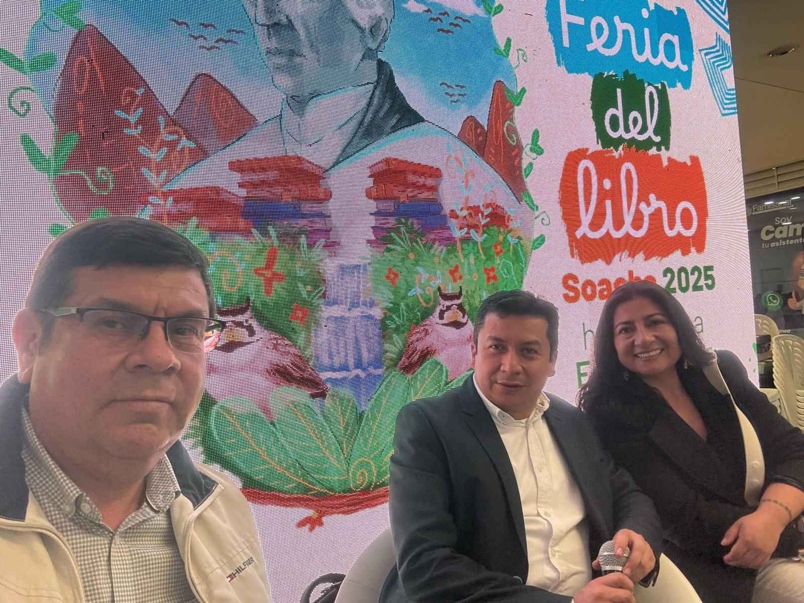 Feria del libro Soacha 2025 profesor Darlan, profesor Miguel y profesora Diana
