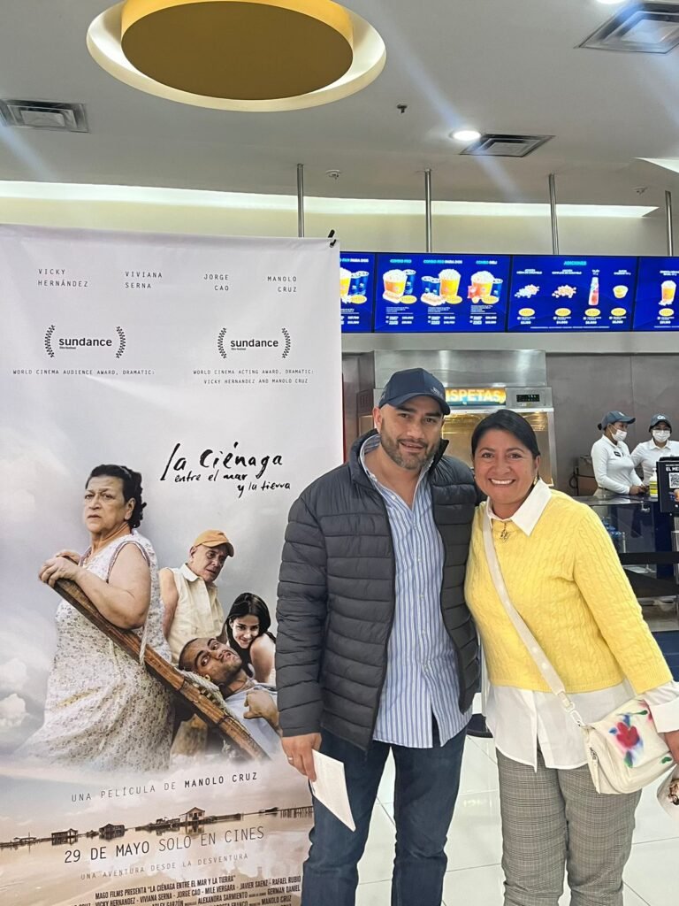 Foto con Manolo Cruz, director de la película La Ciénaga entre el mar y la tierra