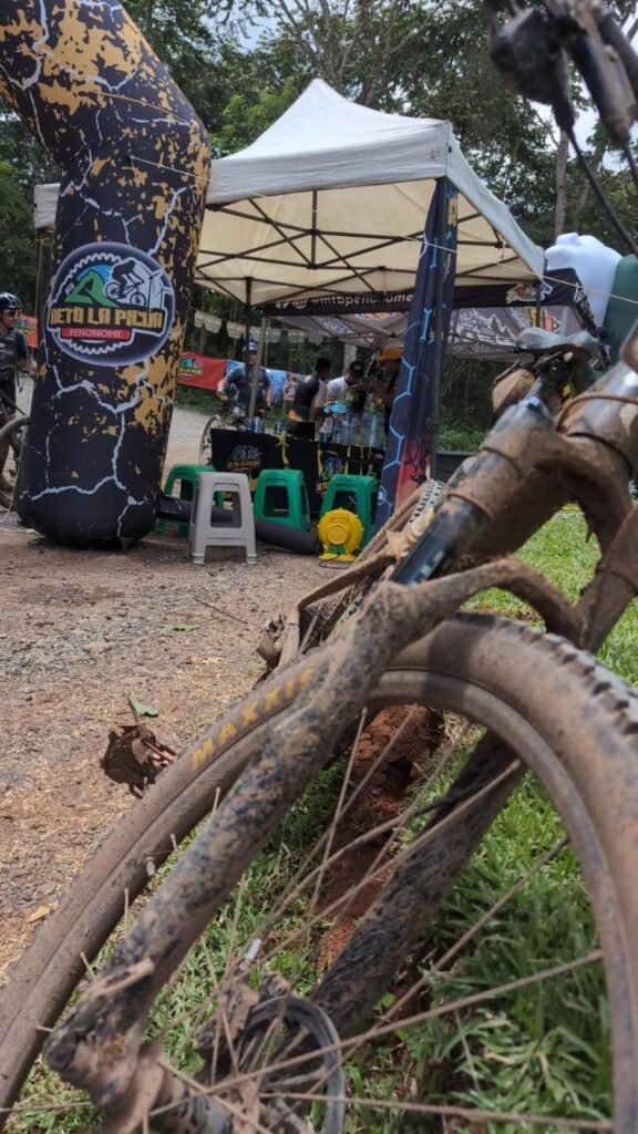 La bici descansando en el recorrido de Colón a Ciudad de Panamá