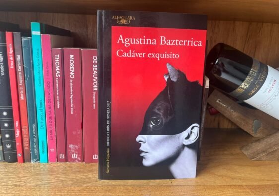 Carátula de la novela Cadáver Exquisito