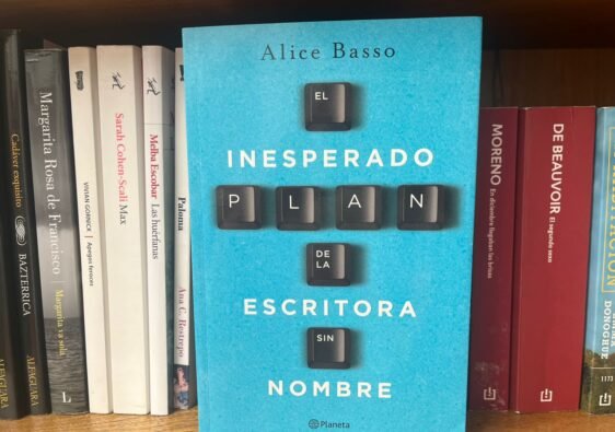 Carátula de la novela: El inesperado plan de la escritora sin nombre