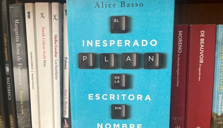 Carátula de la novela: El inesperado plan de la escritora sin nombre