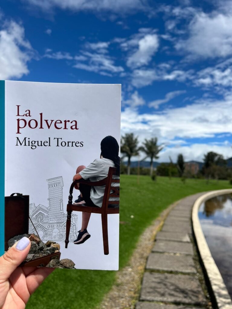 Portada del libro La polvera de Miguel Torres en la Biblioteca Pública Virgilio Barco