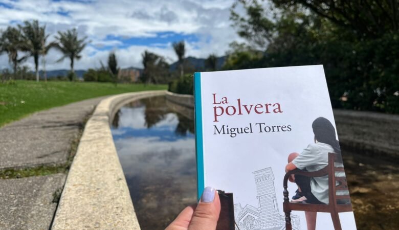 Portada del libro La polvera de Miguel Torres en la Biblioteca Pública Virgilio Barco