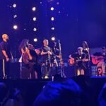 Concierto en Bogotá de Alejandro Sánz 2026. Alejandro en tarima con su equipo de músicos.