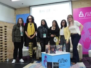 Escritoras en la FilBo 2026 M.P. Toro, Ángela Falla, Malena de Wind, Diana Socha, Ana María Ordóñez y Mafe Medrano Foto de Daniel